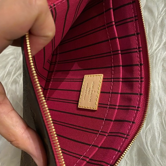 Pouch❤️sold on Ig❤️ - Picture 9 of 9